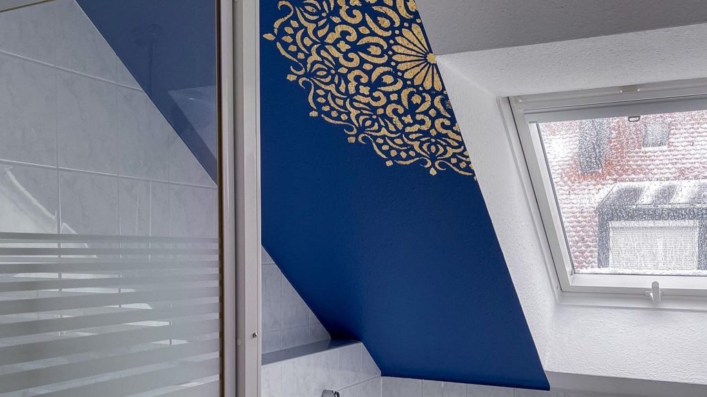 Wandveredelung mit Goldfolie
