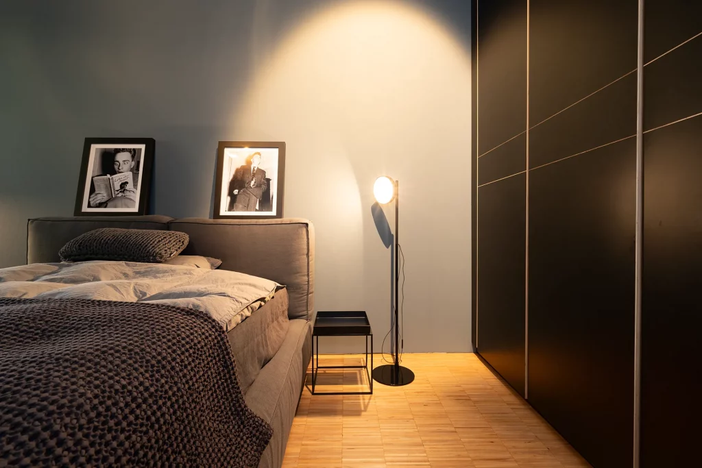 Schlafen wie auf Wolken. Ein himmlisches Schlafzimmer für eine Modeexpertin von Ihrem Maler in der Nähe