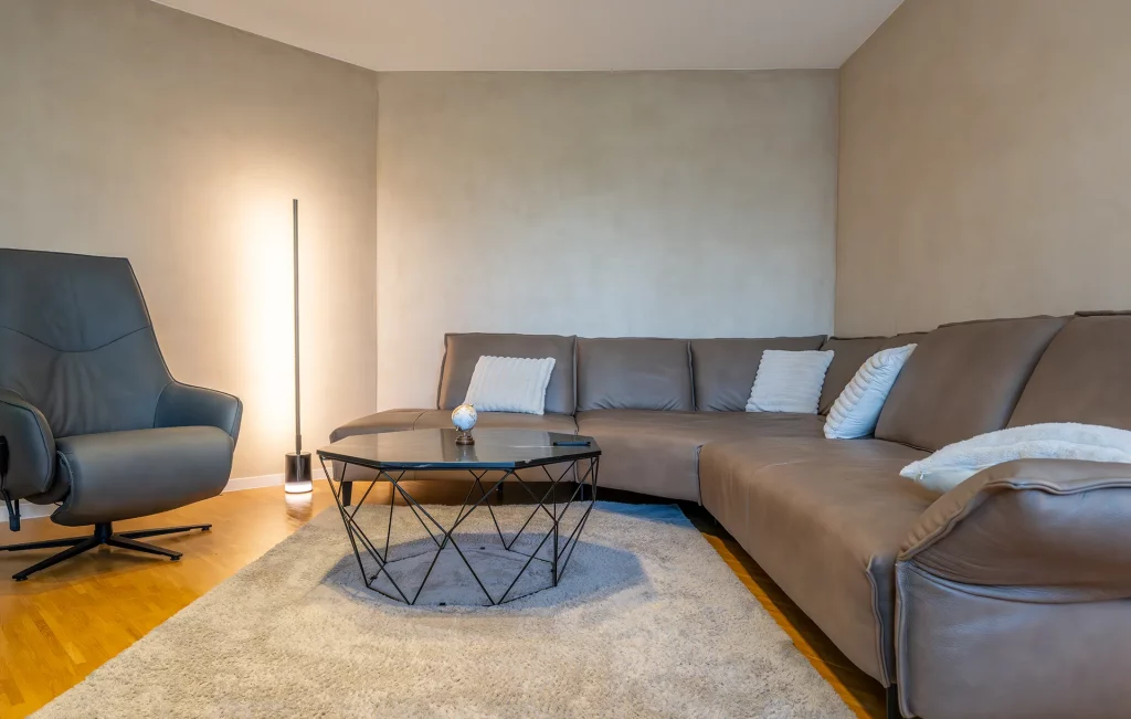 LimeWash Wandgestaltung im Wohnzimmer | München