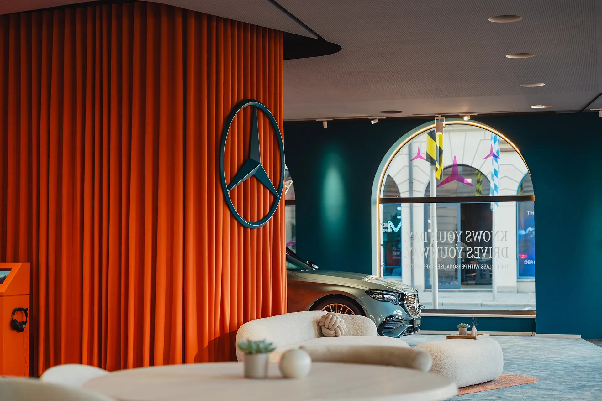 Mehr über den Artikel erfahren Maler München – Perfekter Innenanstrich für Mercedes-Benz Studio